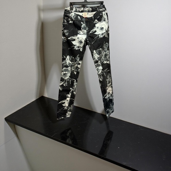Mossimo Supply Co. Black and White Skinny Jeans with Artistic Pattern - Picture 1 of 4